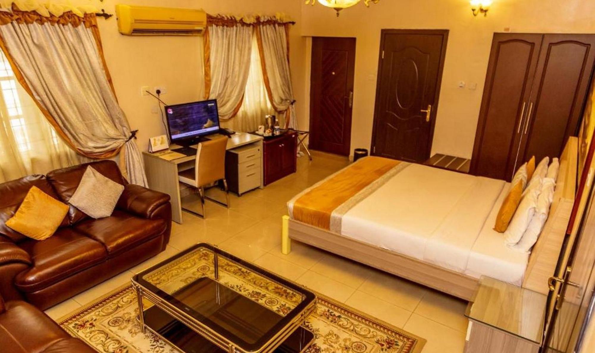 Room In Lodge - Apartment Royale Hotel-3 Bd Apartment Ikeja Exterior photo