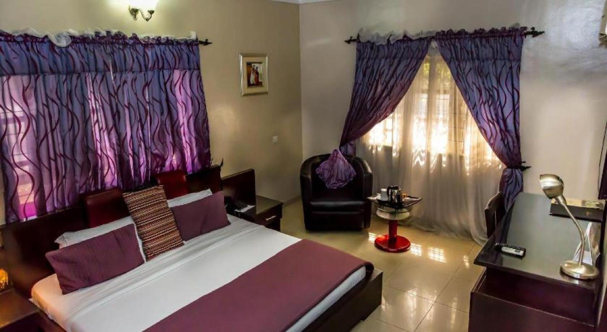 Room In Lodge - Apartment Royale Hotel-3 Bd Apartment Ikeja Exterior photo