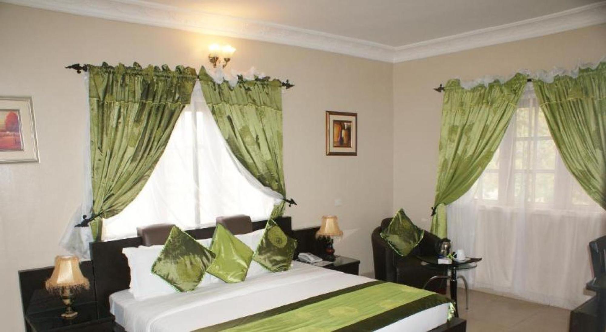Room In Lodge - Apartment Royale Hotel-3 Bd Apartment Ikeja Exterior photo