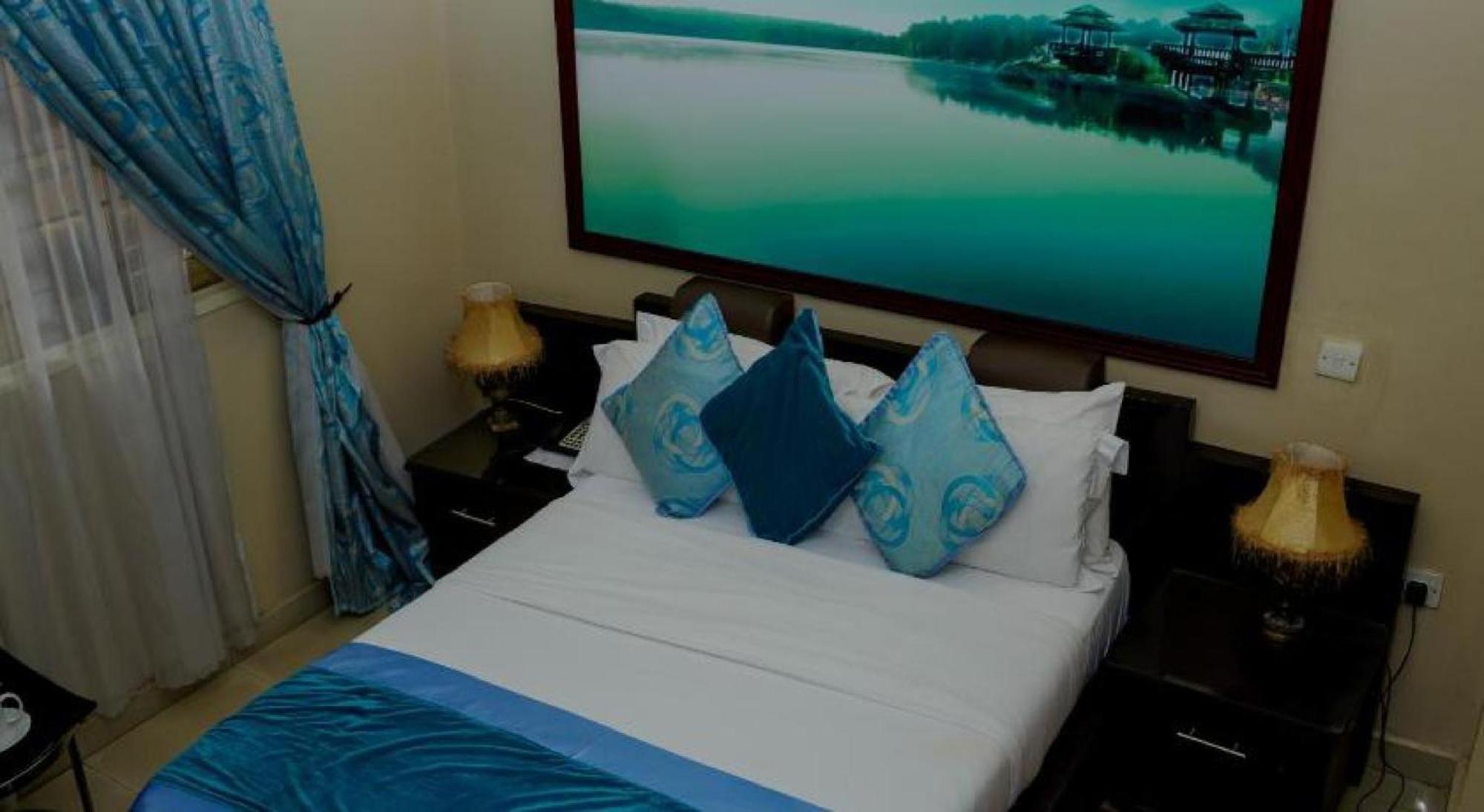 Room In Lodge - Apartment Royale Hotel-3 Bd Apartment Ikeja Exterior photo